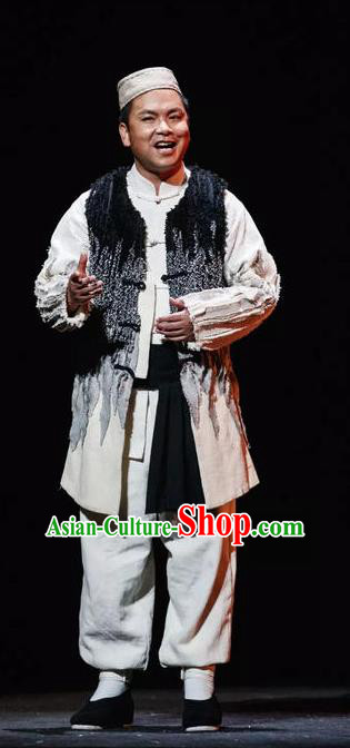 Flowers and Trumpeter Traditional Chinese Hui Nationality Stage Performance Costumes and Headwear for Men