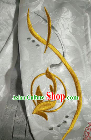 Traditional Chinese Cosplay Young Hero Embroidered White Clothing Ancient Swordsman Costume for Men
