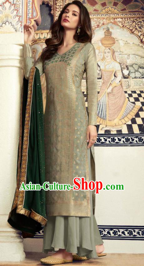 Asian Indian Punjabis Embroidered Light Green Blouse and Pants India Traditional Lehenga Choli Costumes Complete Set for Women