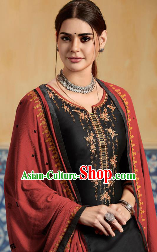 Traditional Indian Punjab Black Satin Blouse and Red Pants Asian India National Costumes for Women