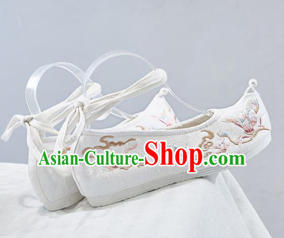 Traditional Chinese National Winter Shoes Embroidered Cloud White Shoes Hanfu Shoes for Women