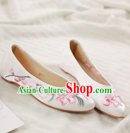 Traditional Chinese National Embroidery Peach Flowers White Shoes Embroidered Shoes Hanfu Shoes for Women