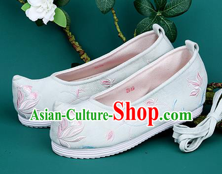 Chinese Wedding Embroidered Chrysanthemum Light Green Shoes Traditional Hanfu Shoes Princess Shoes for Women