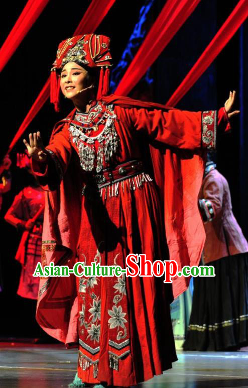 Drama Qian Yun Cliff Chinese Zhuang Nationality Bride Red Dress Stage Performance Dance Costume and Headpiece for Women