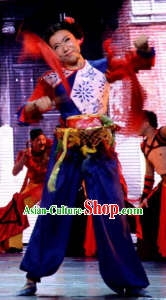 Gucuo Marriage Chinese Folk Dance Drum Dance Stage Performance Costume and Headpiece for Women