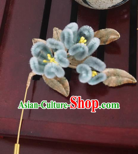 Handmade Chinese Classical Blue Velvet Flower Brooch Ancient Palace Breastpin for Women