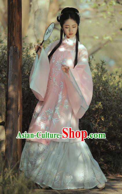 Chinese Traditional Ming Dynasty Princess Historical Costume Ancient Peri Embroidered Hanfu Dress for Women