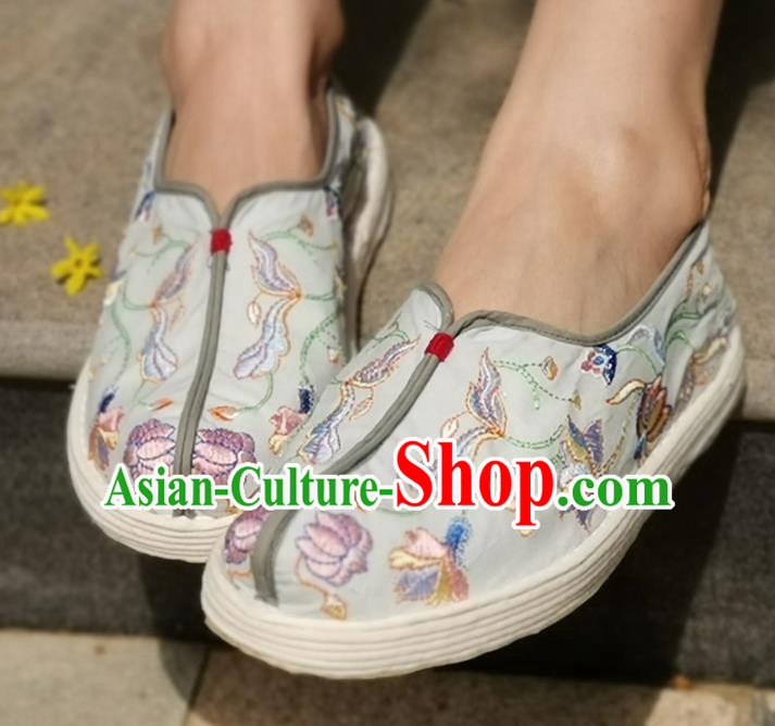 Chinese Handmade White Cloth Shoes Traditional National Shoes Ancient Princess Embroidered Lotus Hanfu Shoes for Women
