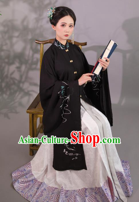 Chinese Ancient Nobility Lady Embroidered Hanfu Dress Ming Dynasty Princess Historical Costume for Women