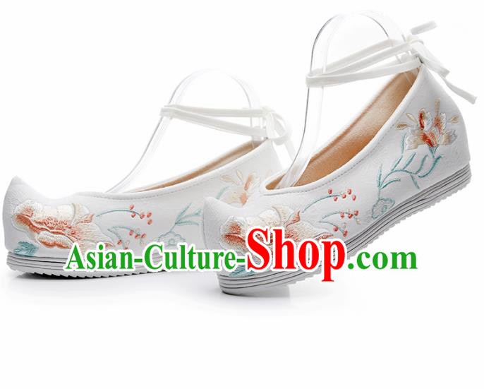 Chinese Traditional White Embroidered Peony Shoes Hanfu Cloth Shoes Handmade Ancient Princess Shoes for Women