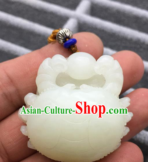 Chinese Handmade Jade Craft Carving Crab Jade Jewelry Accessories Jade Necklace Pendant