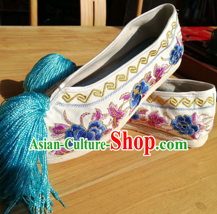 Chinese Traditional Beijing Opera White Satin Shoes Ancient Princess Hanfu Embroidered Shoes for Adults