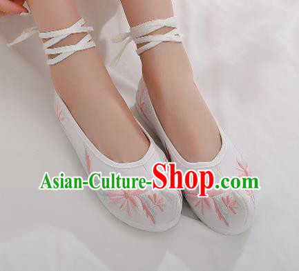 Asian Chinese Traditional Embroidered Chrysanthemum White Shoes Hanfu Shoes National Cloth Shoes for Women