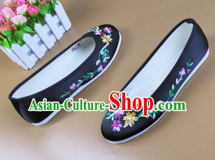 Asian Chinese National Embroidered Daisy Black Shoes Ancient Princess Satin Shoes Traditional Hanfu Shoes for Women