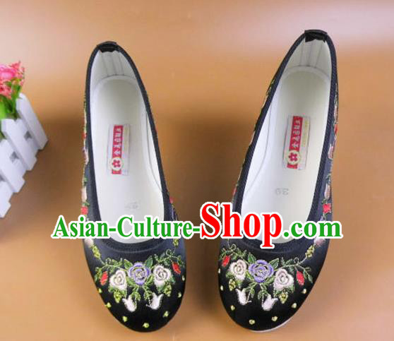 Asian Chinese National Embroidered Flowers Black Shoes Ancient Princess Satin Shoes Traditional Hanfu Shoes for Women