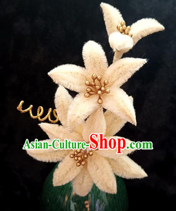 Chinese Ancient Court Light Yellow Velvet Lily Flowers Hairpins Traditional Hanfu Handmade Hair Accessories for Women