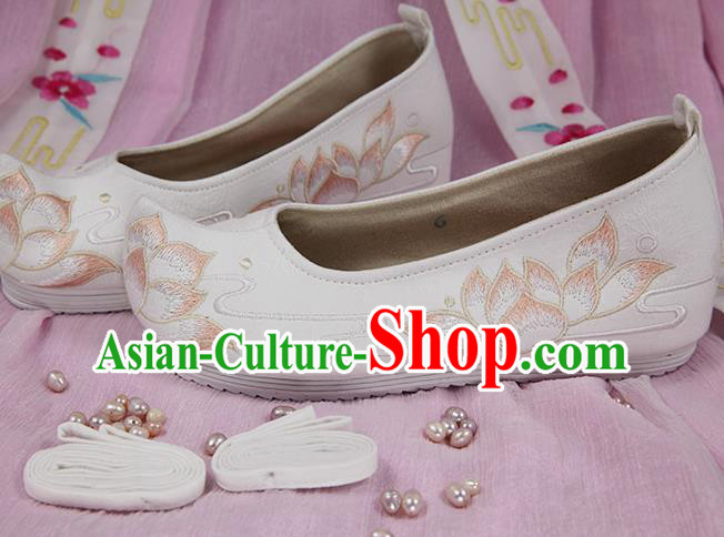 Chinese Handmade Embroidered Lotus White Cloth Bow Shoes Traditional Ming Dynasty Hanfu Shoes Princess Shoes for Women