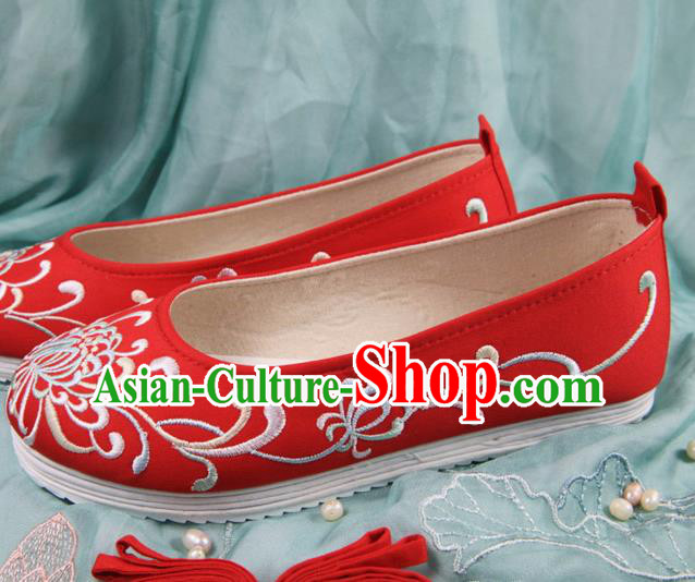 Chinese Handmade Embroidered Chrysanthemum Red Cloth Shoes Traditional Ming Dynasty Hanfu Shoes Princess Shoes for Women