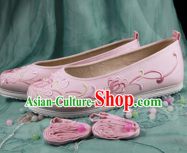 Chinese Handmade Embroidered Chrysanthemum Pink Cloth Shoes Traditional Ming Dynasty Hanfu Shoes Princess Shoes for Women