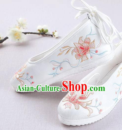 Chinese Handmade Embroidered Flower White Opera Shoes Traditional Hanfu Shoes National Shoes for Women