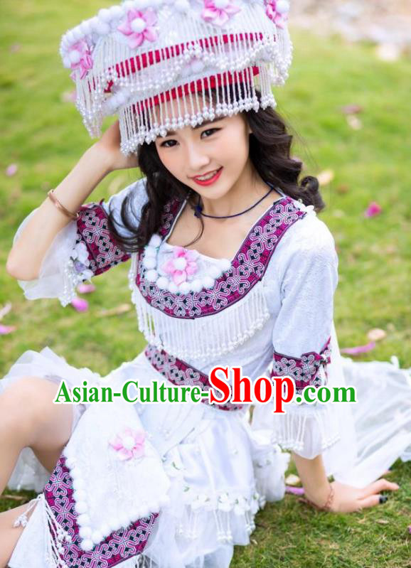 China Wenshan Ethnic White Short Dress Miao Minority Clothing Yunnan Nationality Women Apparels and Headwear