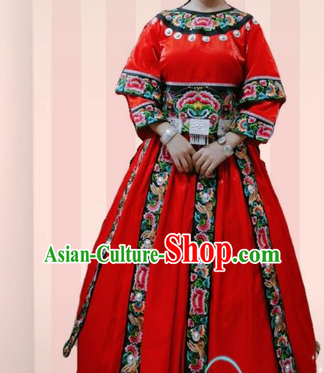 China Hmong Bride Wedding Embroidered Red Blouse and Skirt Miao Minority Traditional Festival Apparels Ethnic Celebration Clothing