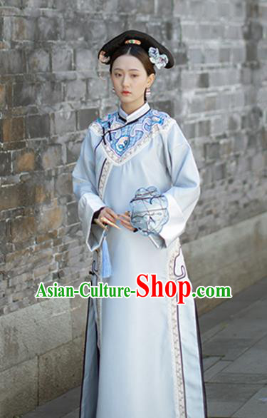 Chinese Qing Dynasty Court Maid Costumes Ancient Manchu Palace Lady Grey Dress Clothing and Handmade Headpieces