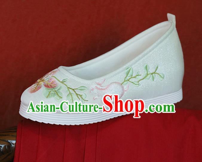 China Embroidered Peach Blossom Rabbit Shoes Hanfu Shoes Princess Shoes Handmade White Cloth Shoes