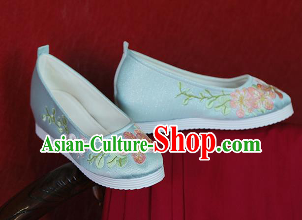 China Handmade Light Blue Cloth Shoes Embroidered Peach Blossom Rabbit Shoes Hanfu Shoes Princess Shoes