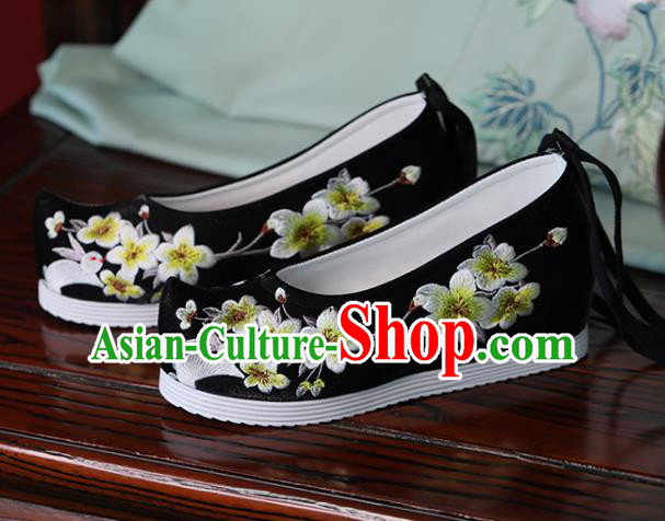 China Handmade Cloth Shoes Embroidered Pear Flowers Rabbit Shoes Hanfu Black Bow Shoes Princess Shoes