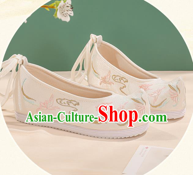 China Ming Dynasty Embroidered Shoes Handmade White Cloth Shoes Hanfu Shoes Female Shoes