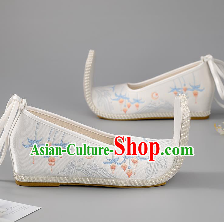 China Han Dynasty Shoes Traditional Hanfu Shoes White Cloth Shoes Embroidered Lotus Shoes Princess Shoes