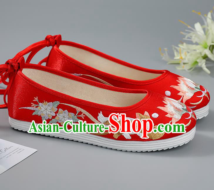 China Traditional Red Hanfu Shoes Ming Dynasty Princess Shoes Embroidered Flowers Shoes Wedding Shoes