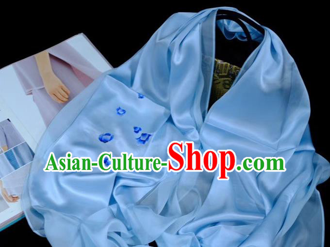 China Light Blue Tippet Embroidered Mother Cappa Suzhou Embroidery Craft Traditional Silk Scarf