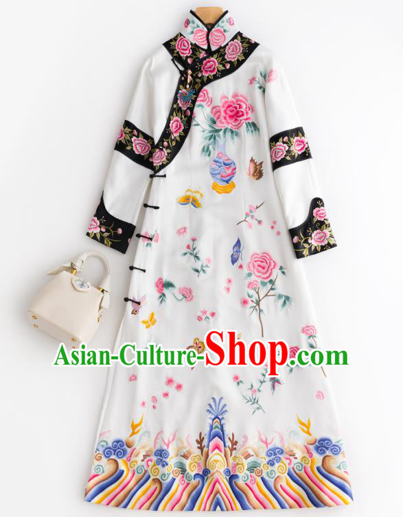 China Qing Dynasty Court Women Clothing Traditional Embroidered Cheongsam Classical White Qipao Dress