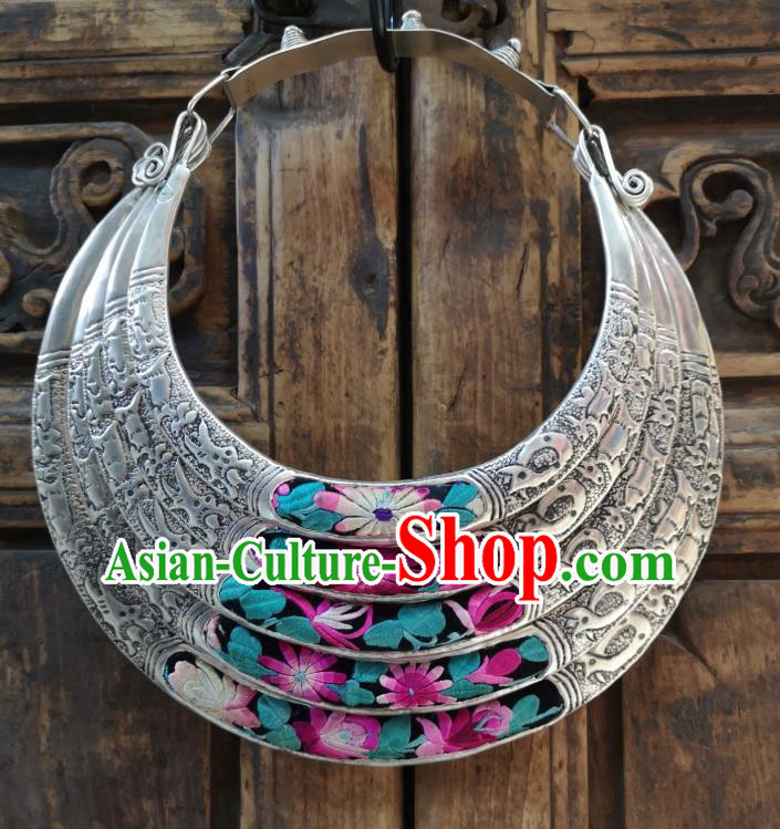 Handmade China Silver Carving Necklace Miao Ethnic Embroidered Jewelry Traditional National Wedding Accessories