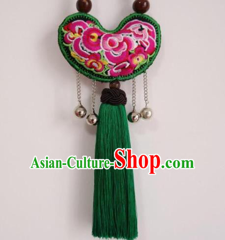 Handmade China Ethnic Green Tassel Necklace Traditional Miao Nationality Embroidered Accessories Necklet