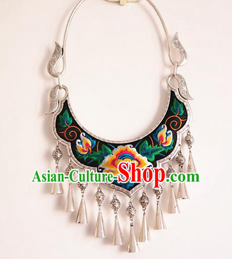 China National Silver Longevity Lock Handmade Embroidered Necklace Miao Ethnic Folk Dance Accessories