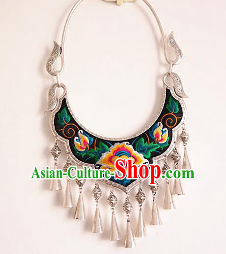China National Silver Longevity Lock Handmade Embroidered Necklace Miao Ethnic Folk Dance Accessories