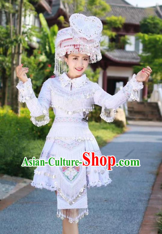 China Miao Minority Women White Short Dress Photography Traditional Clothing Tourist Attraction Stage Show Costumes and Headwear