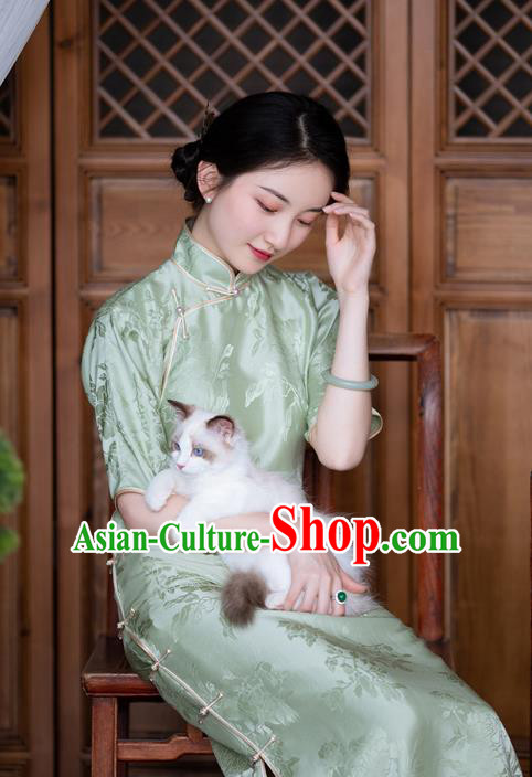 China Traditional Costume Light Green Silk Cheongsam Classical Qipao Dress