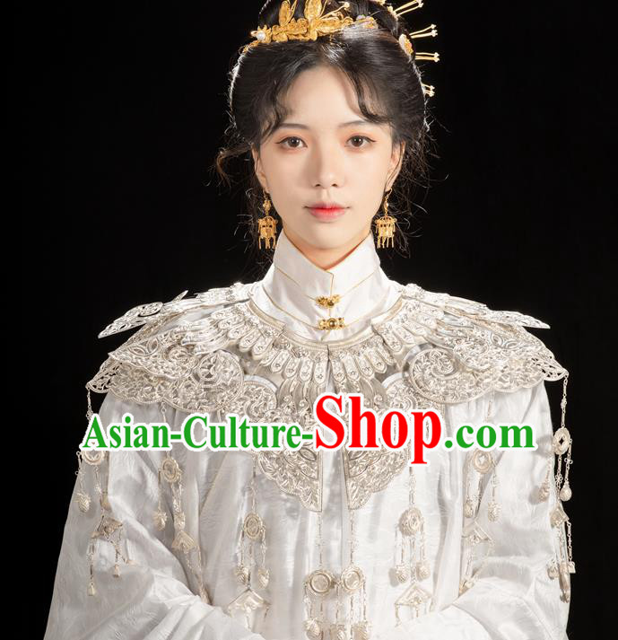 China Ming Dynasty Noble Princess Cloud Shoulder Accessories Ancient Court Woman Clothing