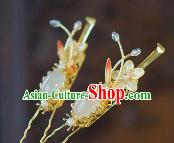 China Traditional Wedding Shell Plum Hair Stick Xiuhe Suit Hair Accessories Bride Chalcedony Hairpin