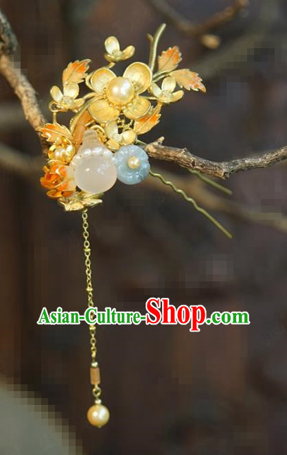 China Wedding Golden Plum Hair Stick Traditional Xiuhe Suit Hair Accessories Palace White Chalcedony Gourd Hairpin