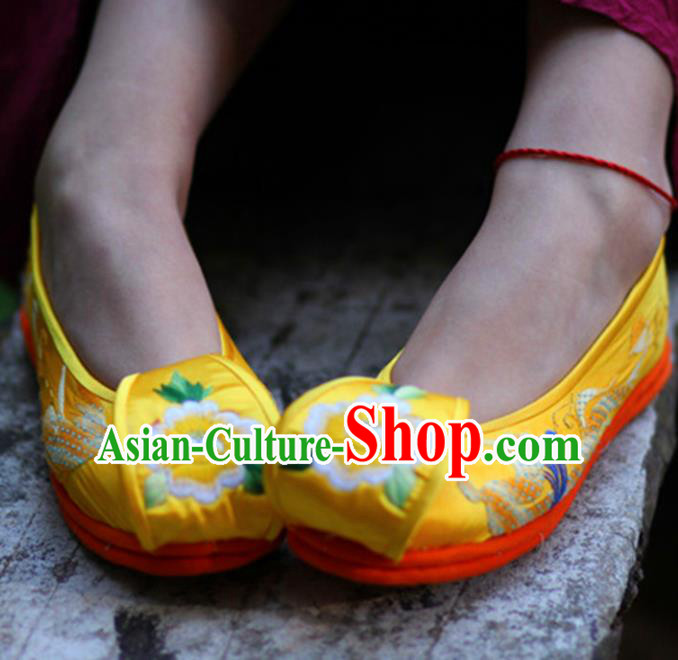 Chinese Embroidered Phoenix Peony Yellow Satin Shoes Handmade Hanfu Shoes Traditional National Shoes for Women