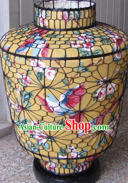 Chinese Outdoor Classical Printing Bird Flower Yellow Palace Lantern Traditional Handmade Ironwork Ceiling Lamp