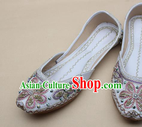 Asian India National Embroidered White Leather Shoes Handmade Indian Traditional Folk Dance Shoes for Women