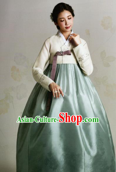 Korean Traditional Hanbok Mother White Blouse and Green Satin Dress Outfits Asian Korea Wedding Fashion Costume for Women