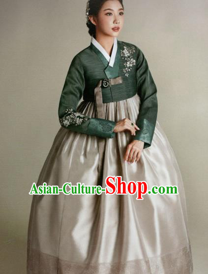 Korean Traditional Hanbok Mother Green Blouse and Grey Satin Dress Outfits Asian Korea Wedding Fashion Costume for Women