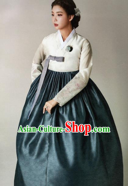 Korean Traditional Hanbok Mother White Satin Blouse and Atrovirens Dress Outfits Asian Korea Fashion Costume for Women